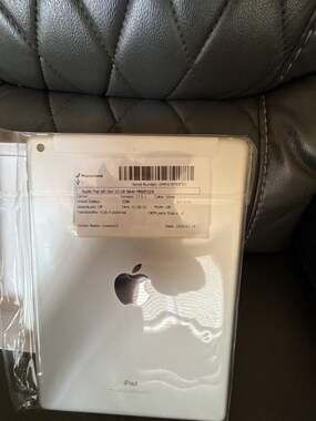 Unlocked for any carrier Apple iPad 6th Gen 32GB Silver (Refurbished)
